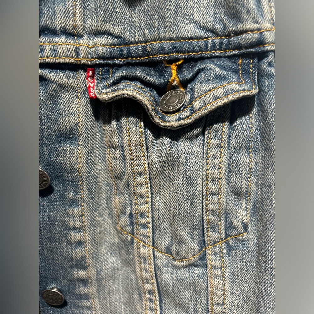 Levi’s Jean Vest - Picture 3 of 4